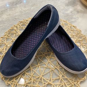 Sketchers go step size 10